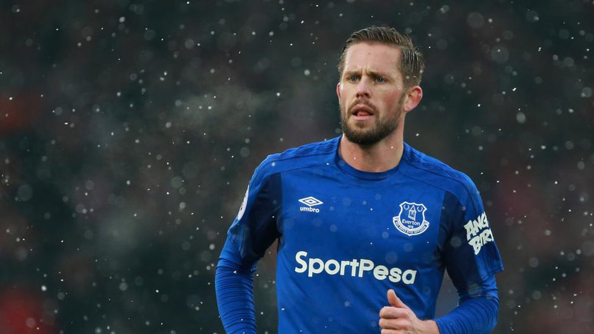 乌拉圭队门将穆斯莱拉在巴黎奥运会上展现出高水平的扑救能力，莫拉莱斯 乌拉圭